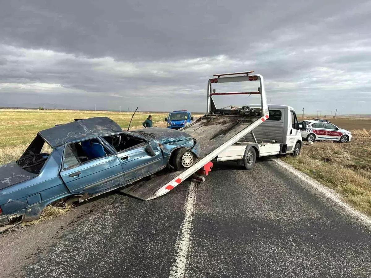 Afyonkarahisar'ın Emirdağ ilçesinde otomobil tarlaya girdi, 6 kişi yaralandı