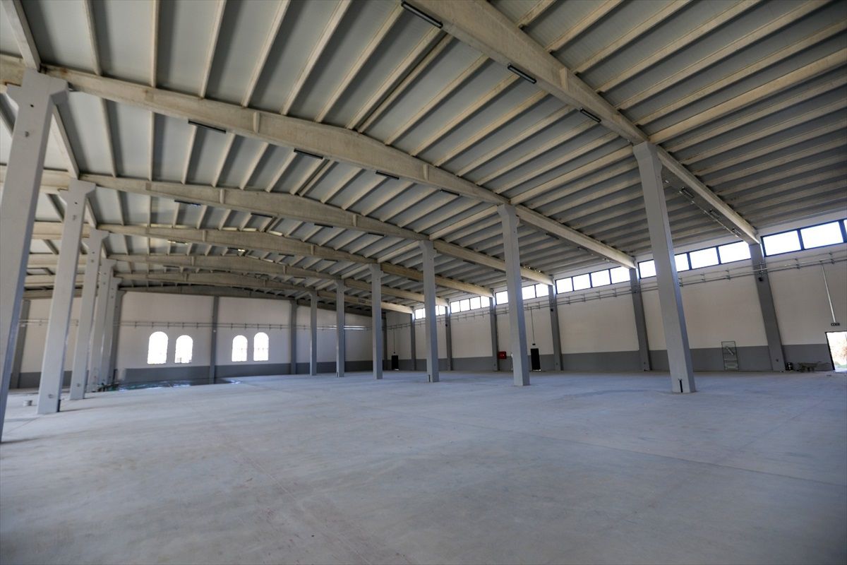 Van'da 4 Kapalı Semt Pazarı Tamamlanma Aşamasında