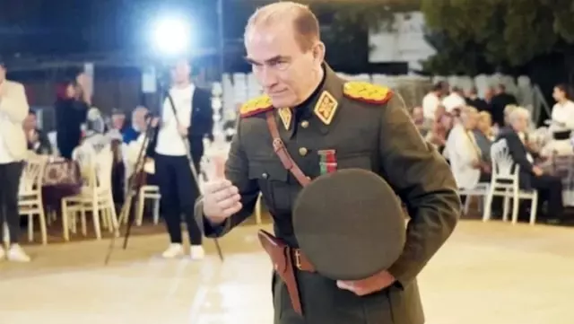 1 saatte kazandığı para dudak uçuklatıyor! Atatürk'e benzeyen şahıs meydan okudu 1 saatte kazandığı para dudak uçuklatıyor! Atatürk'e benzeyen şahıs meydan okudu