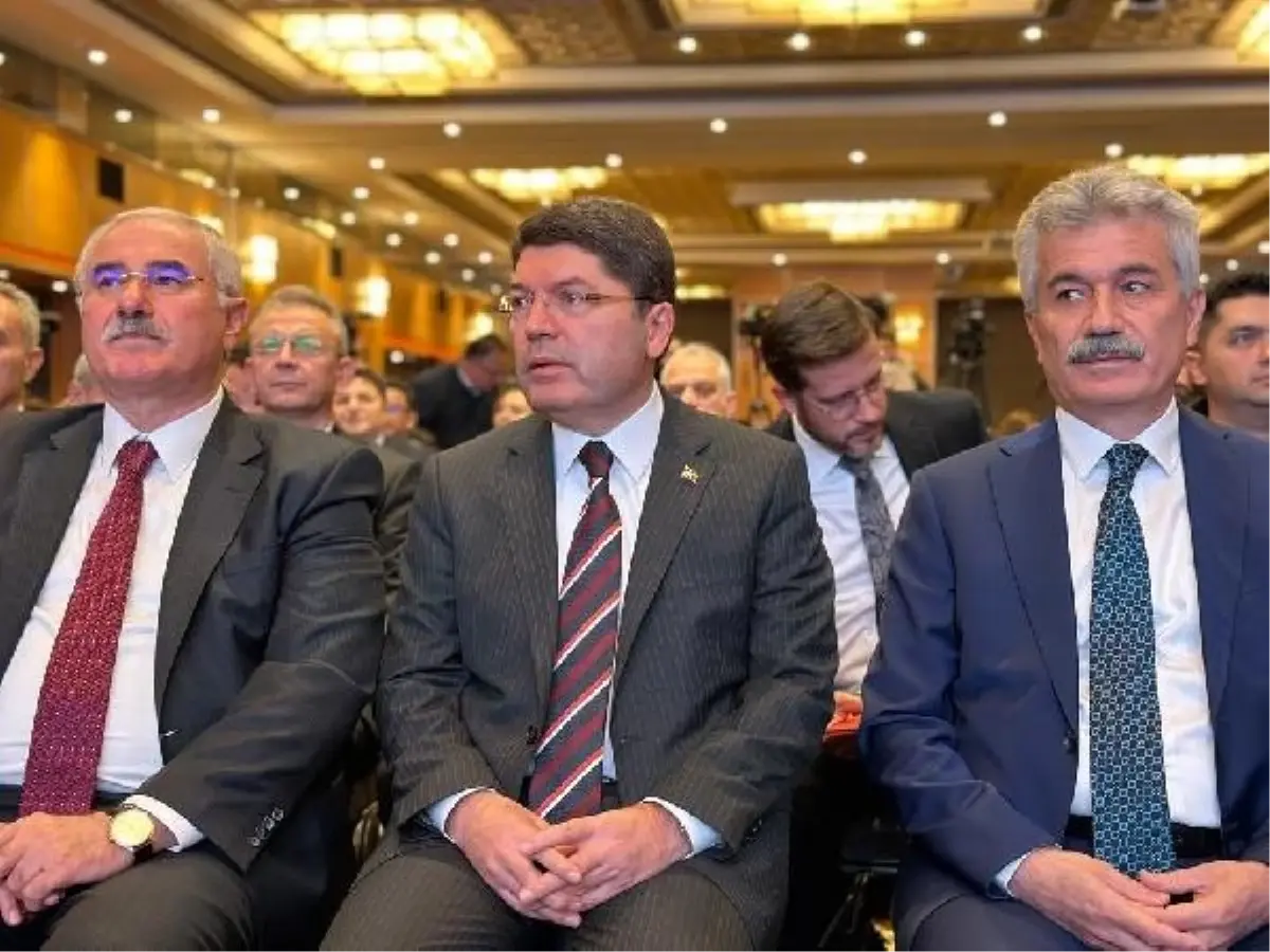 Bakan Tunç: Çelişkileri ortadan kaldıracak yeni anayasaya ihtiyacımız var