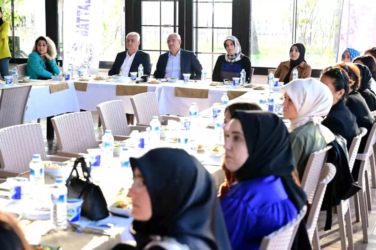 Malatya'daki Kadın Yöneticiler Battalgazi Belediye Başkanı'nın Yatırımlarını Gezdi