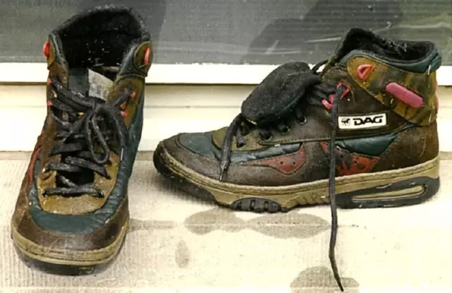 Belçika'da öldürülen İngiliz kadının kimliği 31 yıl sonra dövmesinden tespit edildi Belçika'da öldürülen İngiliz kadının kimliği 31 yıl sonra dövmesinden tespit edildi