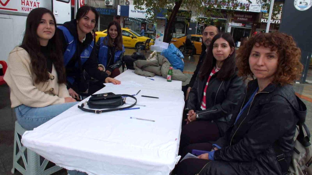 Burhaniye Uygulamalı Bilimler Fakültesi Öğrencileri Kan Bağışında Bulundu