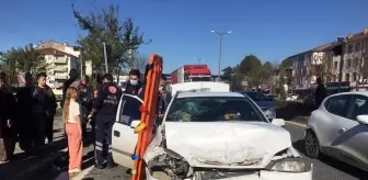 Düzce'de cip ile otomobilin çarpışması sonucu 1'i çocuk 5 kişi yaralandı