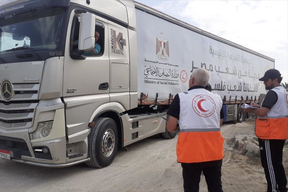 Filistin Kızılayı, Gazze'ye 155 tırlık yardım malzemesi gönderdi