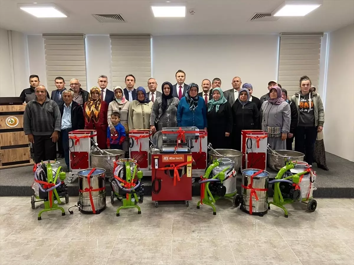Sinop'un Gerze ilçesinde köylerde üretim yapan 11 kadına ekipman desteği sağlandı