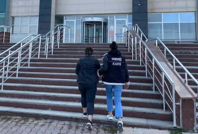 İran uyruklu yolcunun makatından uyuşturucu çıktı İran uyruklu yolcunun makatından uyuşturucu çıktı