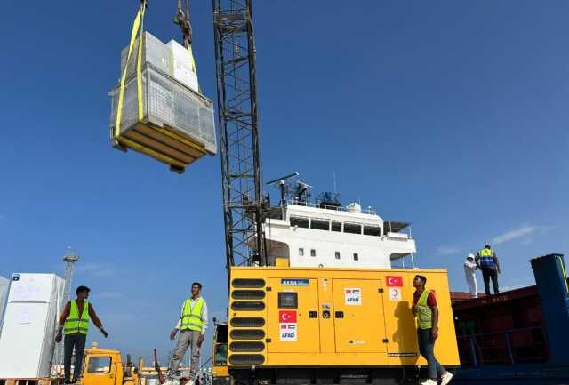 İzmir'den yola çıkan insani yardım gemisi Mısır'a ulaştı İzmir'den yola çıkan insani yardım gemisi Mısır'a ulaştı
