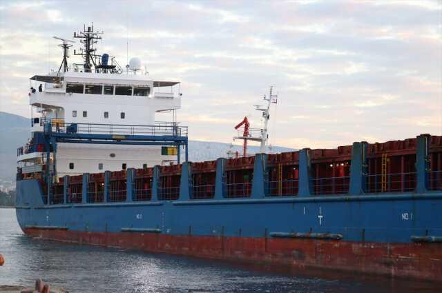 İzmir'den yola çıkan insani yardım gemisi Mısır'a ulaştı İzmir'den yola çıkan insani yardım gemisi Mısır'a ulaştı