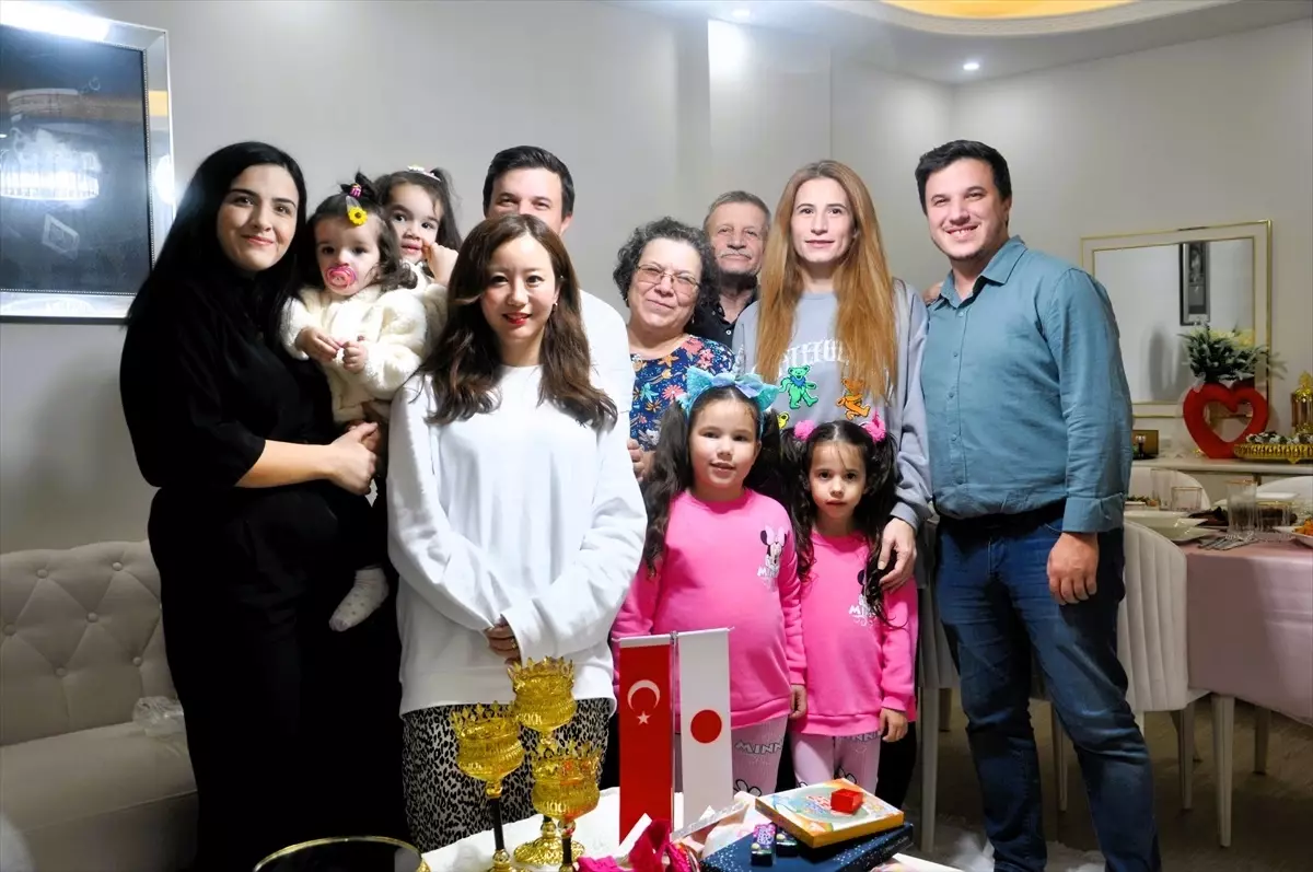 Japon Kedi Sever Türk Aileyle Tanışmak İçin Türkiye'ye Geldi