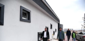 Pursaklar Belediye Başkanı Çetin, yapımı devam eden spor salonunda incelemelerde bulundu