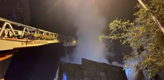 Şişli'de bir binanın çatısında yangın çıktı