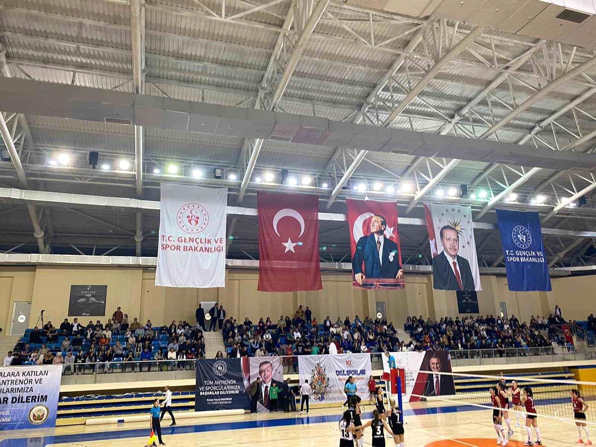 Bilecik Derbisinde Taraftarlar İstasyon Spor Salonu'nda Alan Dağılımına Tepki Gösterdi