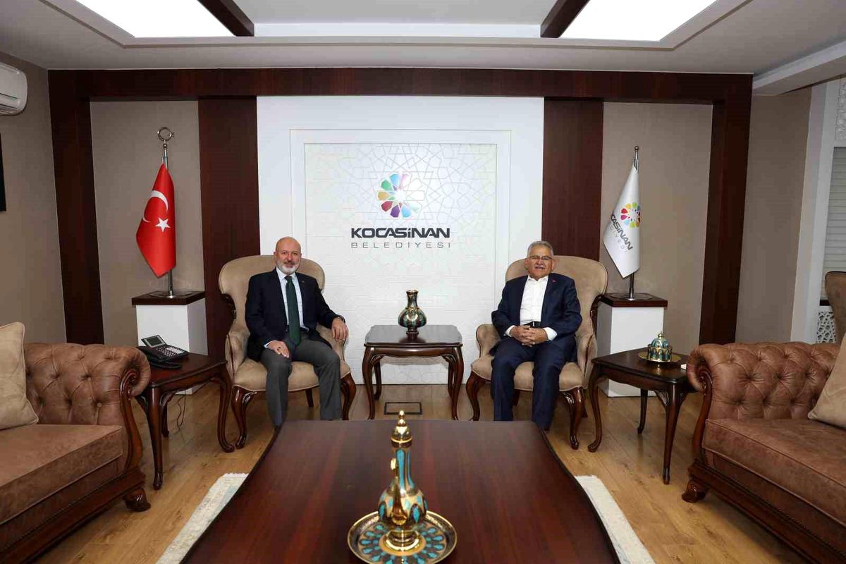 Kayseri Büyükşehir Belediye Başkanı Kocasinan Belediye Başkanı'nı ziyaret etti