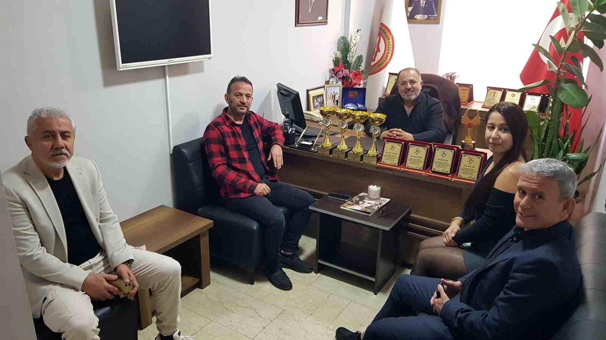 Karabük Berberler ve Kuaförler Odası Başkanı Şov Takımını Tebrik Etti