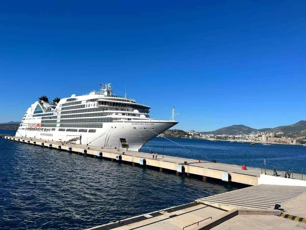 Bodrum'a 2023 turizm sezonunun son yolcu gemisi geldi