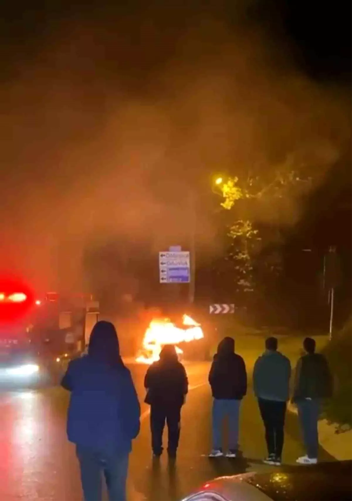 Bursa'da 3 araç alev alev yandı