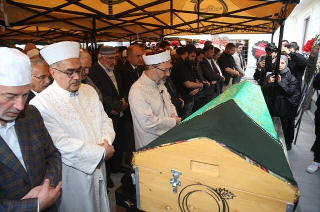 Diyanet İşleri Başkanı Ali Erbaş, annesinin cenaze namazını kıldırdı