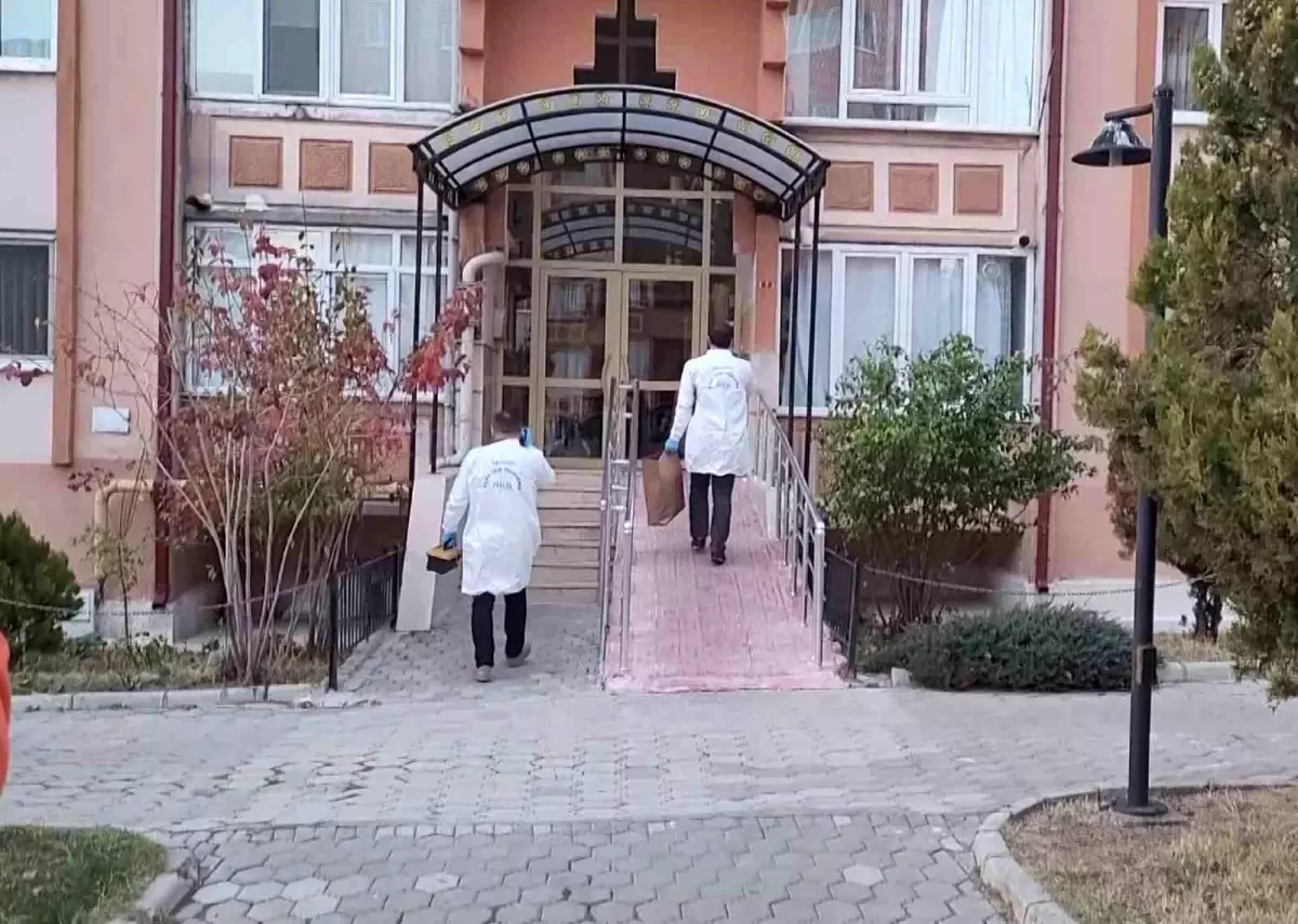 Sivas'ta Hemşir Serum Takıldıktan Sonra Hayatını Kaybetti