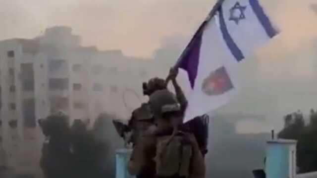 İşgalci İsrail askerleri, baskın düzenlediği Şifa Hastanesi'nin çatısına bayrak astı İşgalci İsrail askerleri, baskın düzenlediği Şifa Hastanesi'nin çatısına bayrak astı