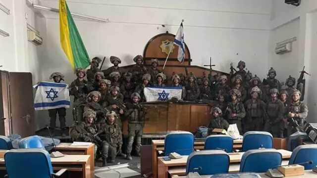 İşgalci İsrail ordusu, Gazze'deki parlamento binasını patlatarak yıktı İşgalci İsrail ordusu, Gazze'deki parlamento binasını patlatarak yıktı