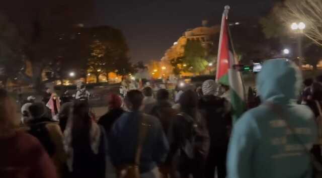 İsrail'in Şifa baskını ABD'yi karıştırdı! Beyaz Saray önünde toplanan kalabalık grup Biden'ı soykırımla suçladı İsrail'in Şifa baskını ABD'yi karıştırdı! Beyaz Saray önünde toplanan kalabalık grup Biden'ı soykırımla suçladı