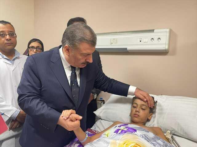 Sağlık Bakanı Koca: 26 Gazzeli hasta ile 13 refakatçı Mısır'dan Türkiye'ye nakledilecek