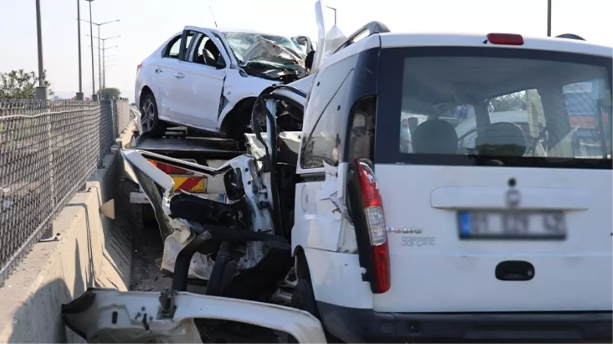 Ters yönde seyreden araç, otomobile çarptı: 3 kişi can verdi