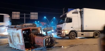 Tokat'ın Erbaa ilçesinde tırla çarpışan traktördeki 2 kişi yaralandı