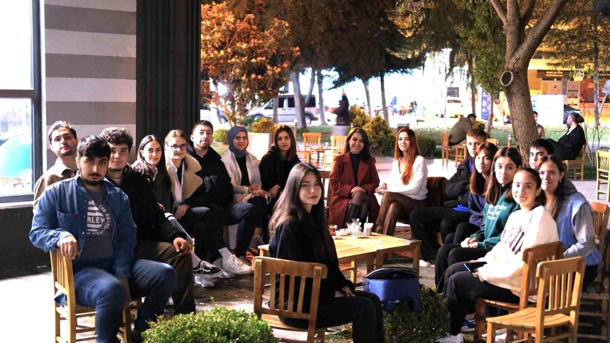 Altıeylül Belediyesi'nden Öğrencilere Sınav Motivasyonu ve Stresle Başa Çıkma Eğitimi