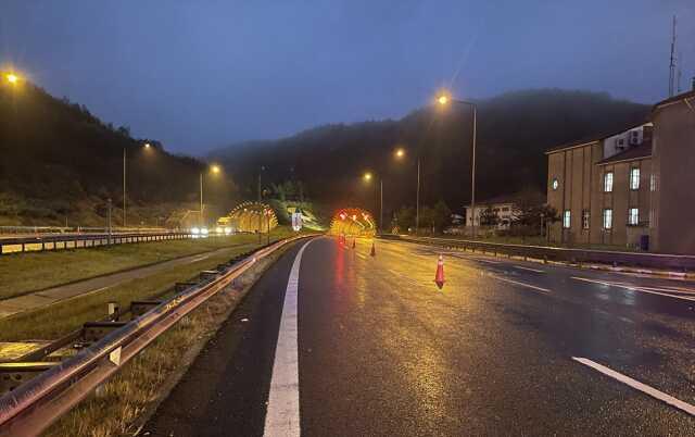 Anadolu Otoyolu Bolu Dağı Tüneli İstanbul yönü heyelan riski nedeniyle kapatıldı