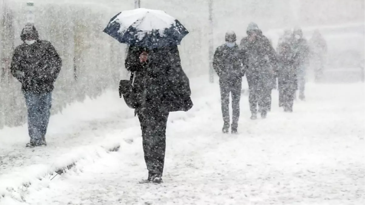 Bere, eldiven dolapta ne varsa çıkarın! İstanbul'un yüksek kesimlerinde pazar günü kar yağışı bekleniyor