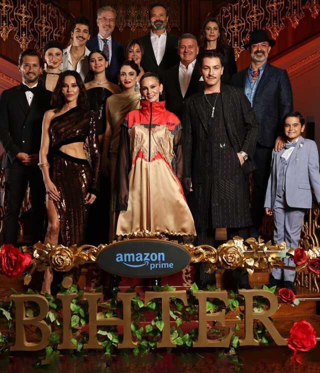 Bergen filmin başrol oyuncuları Farah Zeynep Abdullah ve Hande Ataizi, filmin galasında barıştı Bergen filmin başrol oyuncuları Farah Zeynep Abdullah ve Hande Ataizi, filmin galasında barıştı