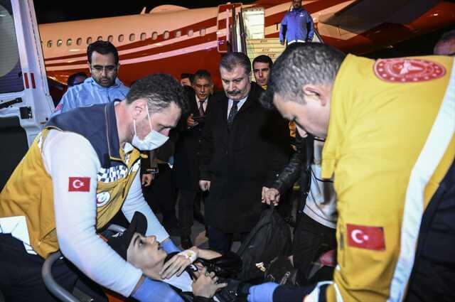 Gazzeli kanser hastalarıyla refakatçilerini Mısır'dan getiren uçaklar Esenboğa Havalimanı'na indi