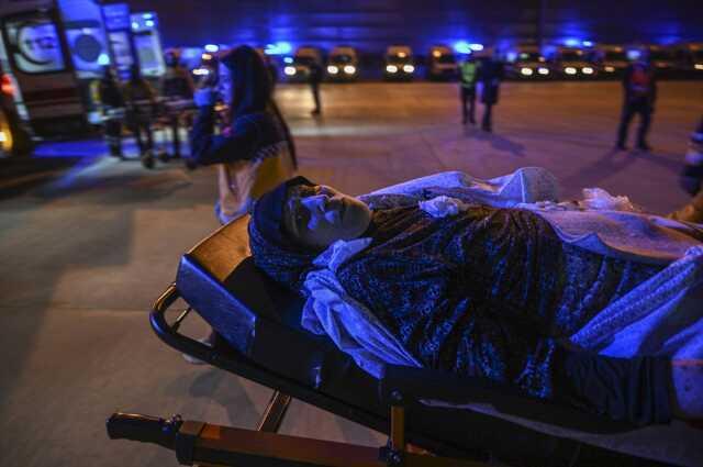 Gazzeli kanser hastalarıyla refakatçilerini Mısır'dan getiren uçaklar Esenboğa Havalimanı'na indi