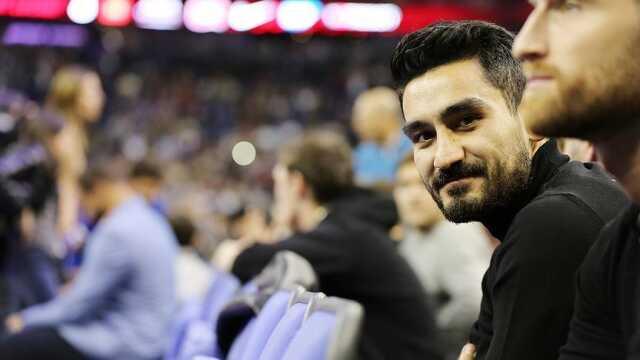 İlkay Gündoğan hiç düşünmeden Mesut Özil'e benzeyen tek Türk futbolcunun adını verdi: Çok yetenekli İlkay Gündoğan hiç düşünmeden Mesut Özil'e benzeyen tek Türk futbolcunun adını verdi: Çok yetenekli