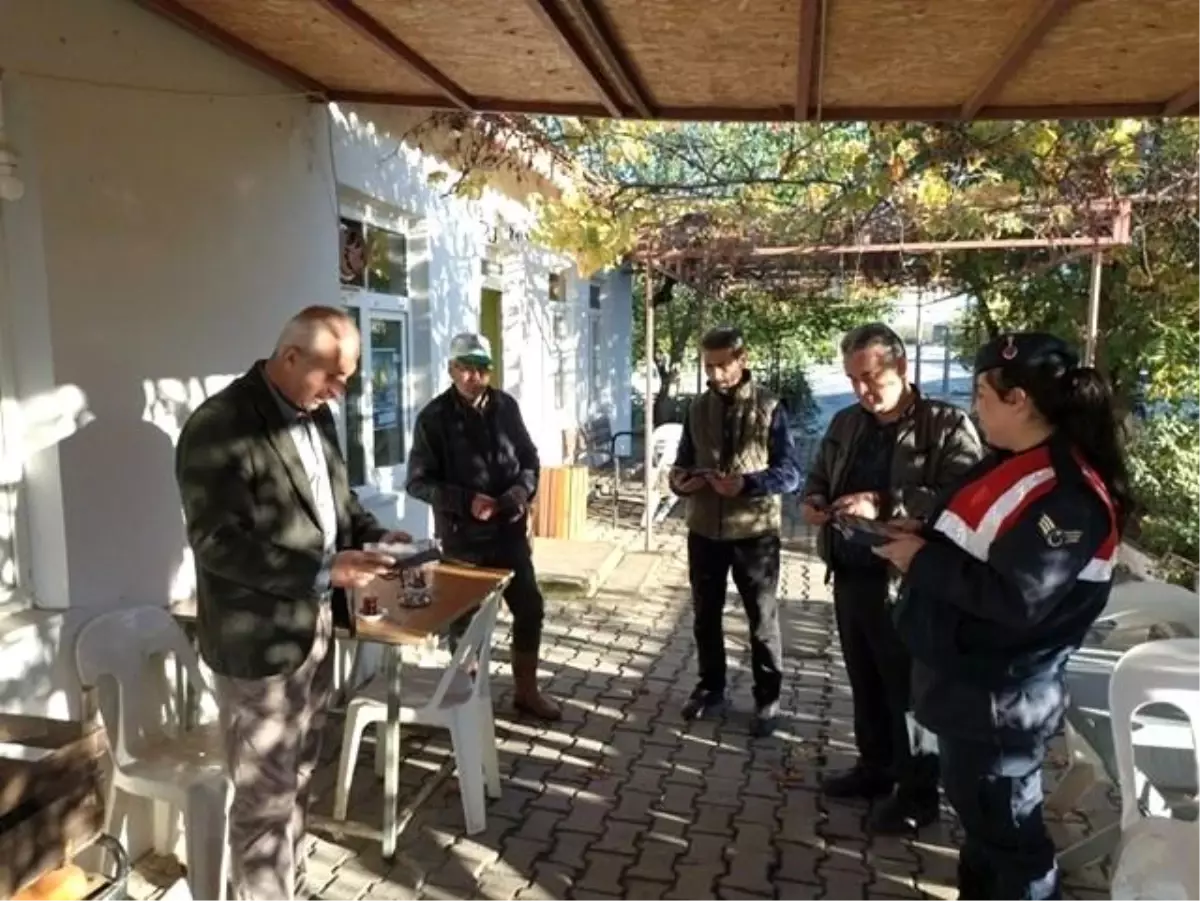 Edirne'de Jandarma Ekipleri Aile İçi Şiddetle Mücadele ve KADES Hakkında Bilgilendirme Yaptı