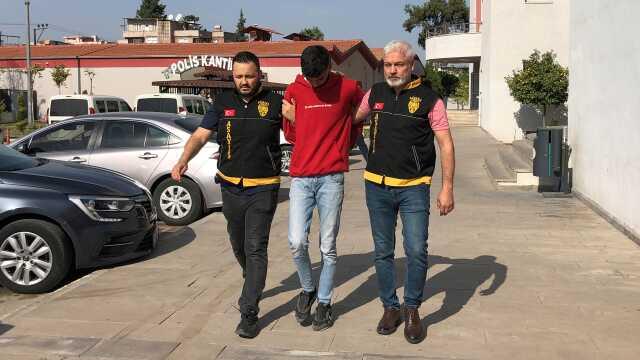 Kargo çalışanı çaldığı telefonlarla sevgilisine otomobil hediye etti Kargo çalışanı çaldığı telefonlarla sevgilisine otomobil hediye etti