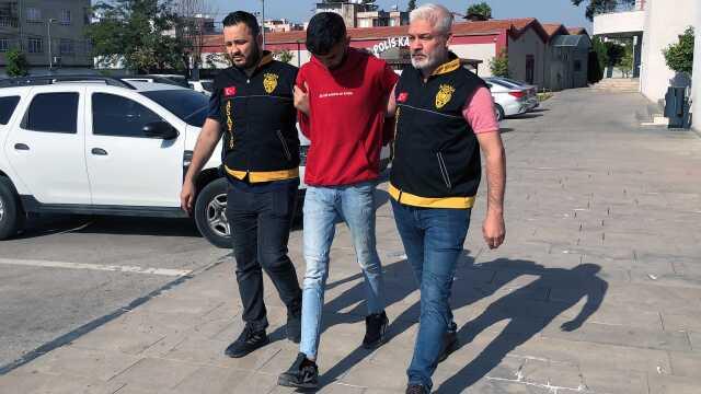 Kargo çalışanı çaldığı telefonlarla sevgilisine otomobil hediye etti Kargo çalışanı çaldığı telefonlarla sevgilisine otomobil hediye etti