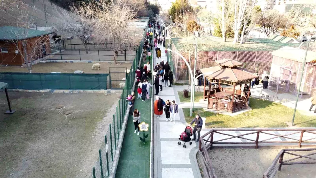 Keçiören Belediyesi, ara tatilde öğrencileri gezdiriyor