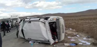 Konya'da Sosyal Hizmet Merkezi görevlilerini taşıyan araç kaza yaptı: 4 yaralı