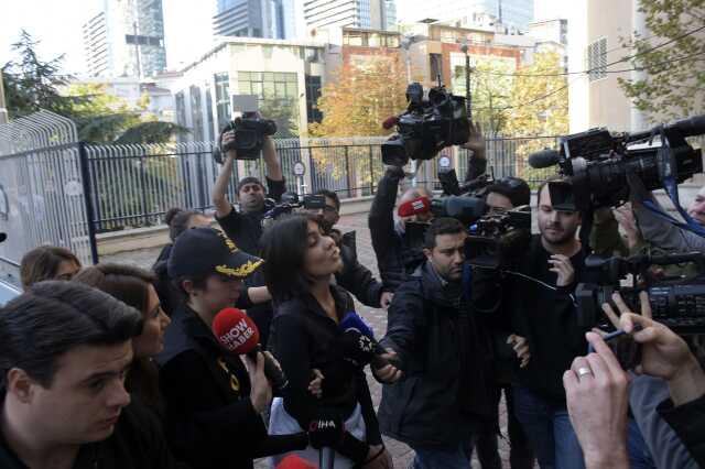 Nihal ve Bahar Candan'ın emniyetteki sorgularının ardından adliyeye sevk edildi Nihal ve Bahar Candan'ın emniyetteki sorgularının ardından adliyeye sevk edildi