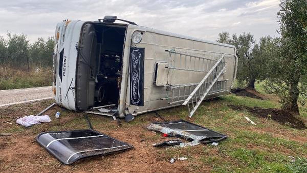 Osmaniye'de İşçi Servis Midibüsü Devrildi: 2 Yaralı