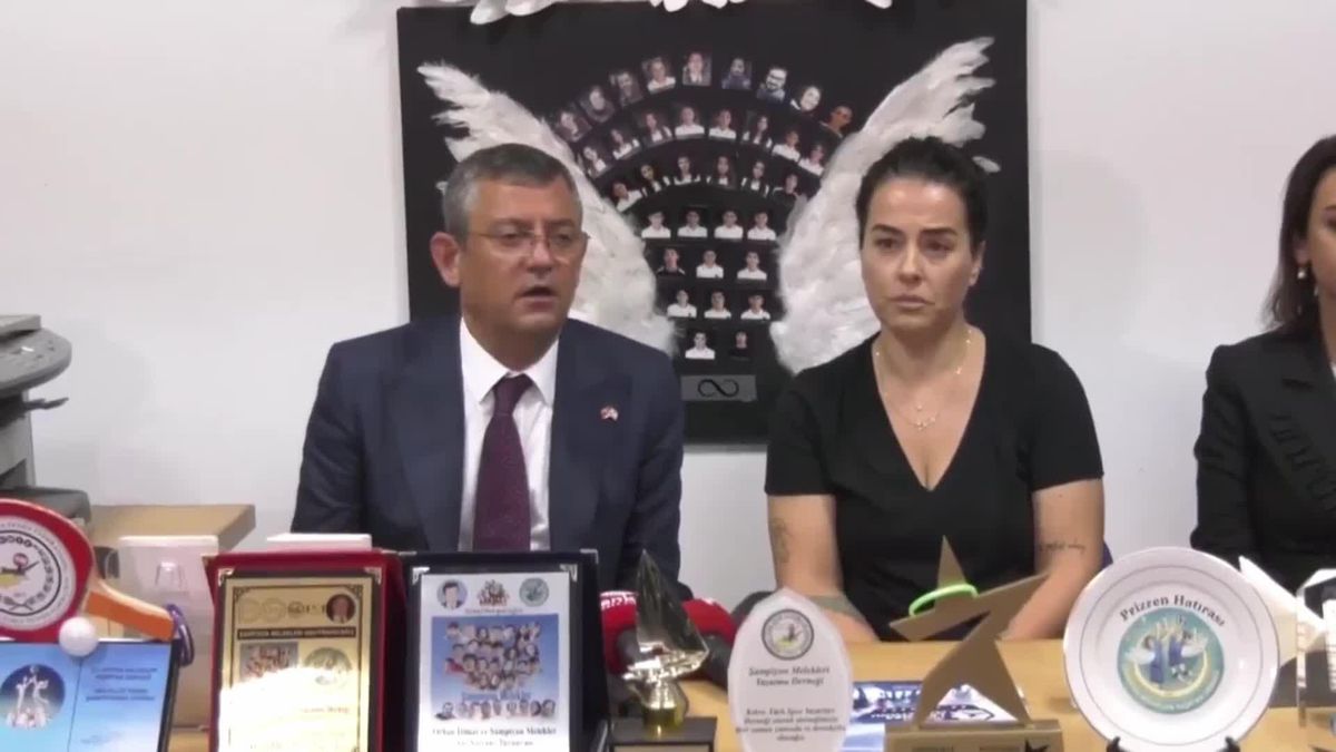 CHP Genel Başkanı Özgür Özel, Şampiyon Melekleri Yaşatma Derneği'ni ziyaret etti