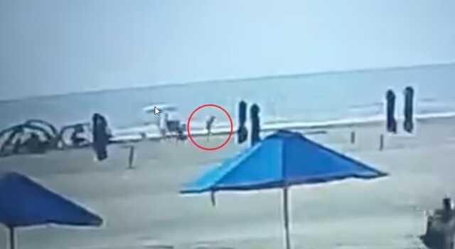 Plajda manzaranın tadını çıkaran genç kadın feci şekilde can verdi