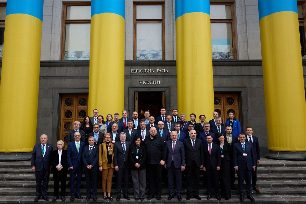 Ukrayna Devlet Başkanı Zelenskiy: Karadeniz'de Güvenlik Ortaklarımızla Sağlanacak