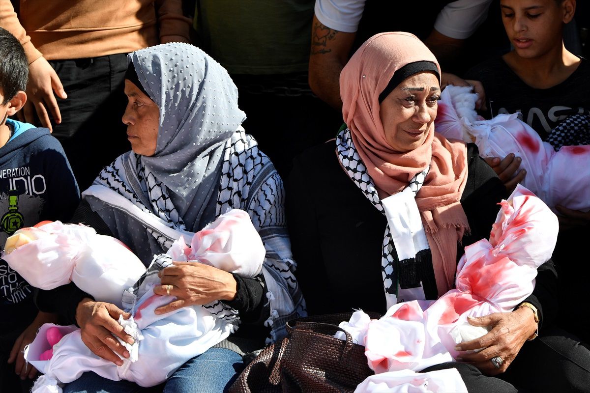 Beyrut'ta İsrail saldırısında ölen Gazzeli çocuklar için dayanışma gösterisi yapıldı