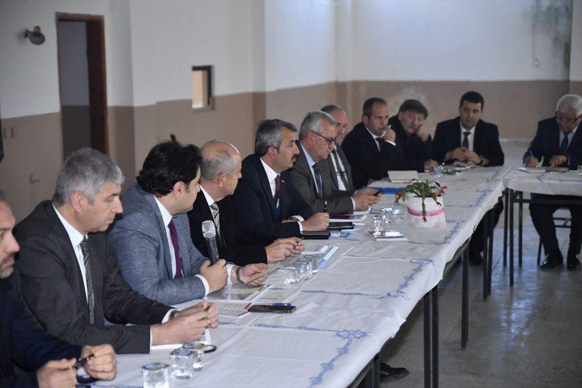 Edirne Valisi Yunus Sezer, Keşan ilçesine bağlı köylerin muhtarıyla bir araya geldi