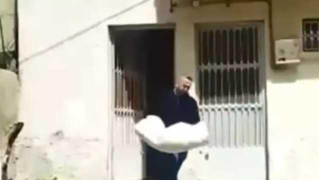 Evde ölü bulunan 2 aylık bebeğin babası: Kokmasın diye siyah bir poşete koyduk Evde ölü bulunan 2 aylık bebeğin babası: Kokmasın diye siyah bir poşete koyduk