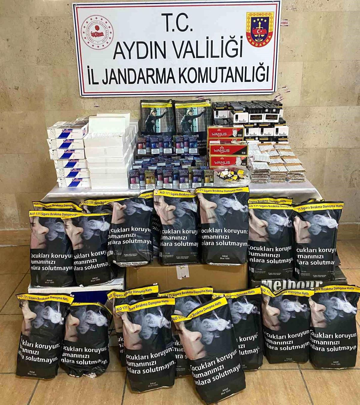 Aydın'da Kaçak Sigara İmalathanesine Baskın: 11 Bin 520 Makaron Ele Geçirildi
